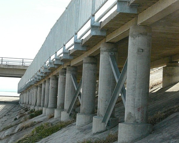 Caissons with steel bracing.